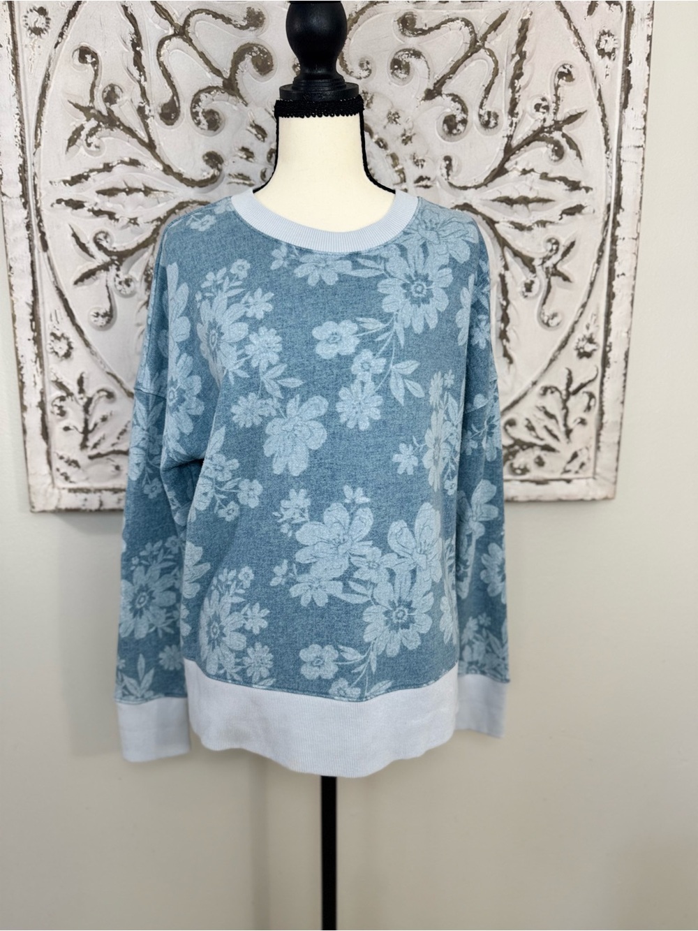 Time and Tru M Blue Floral Oversized Sweatshirt Pullover Drop Shoulder Cozy Casu